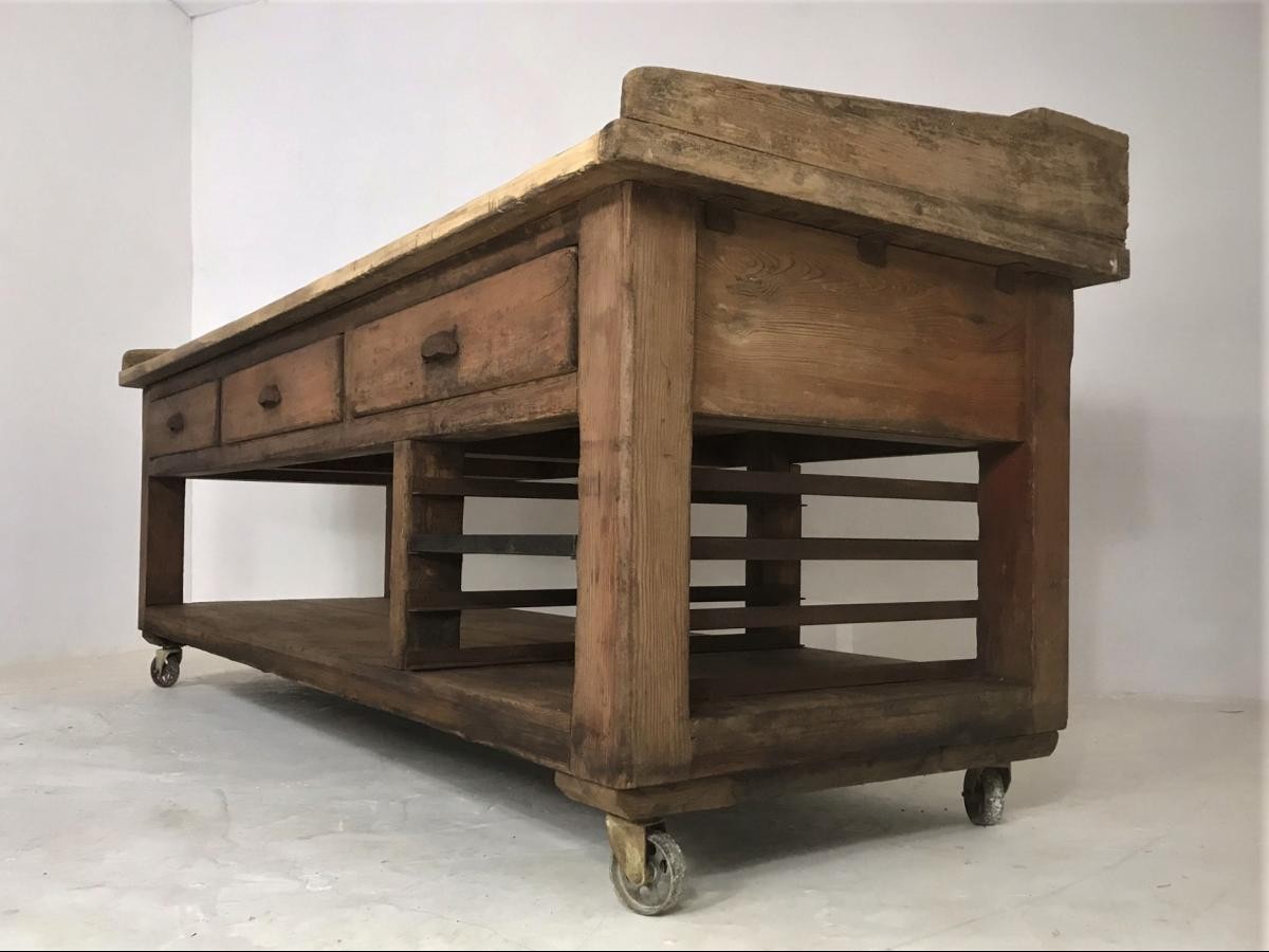 20th Century Pine and Sycamore Bakers Table Kitchen Island